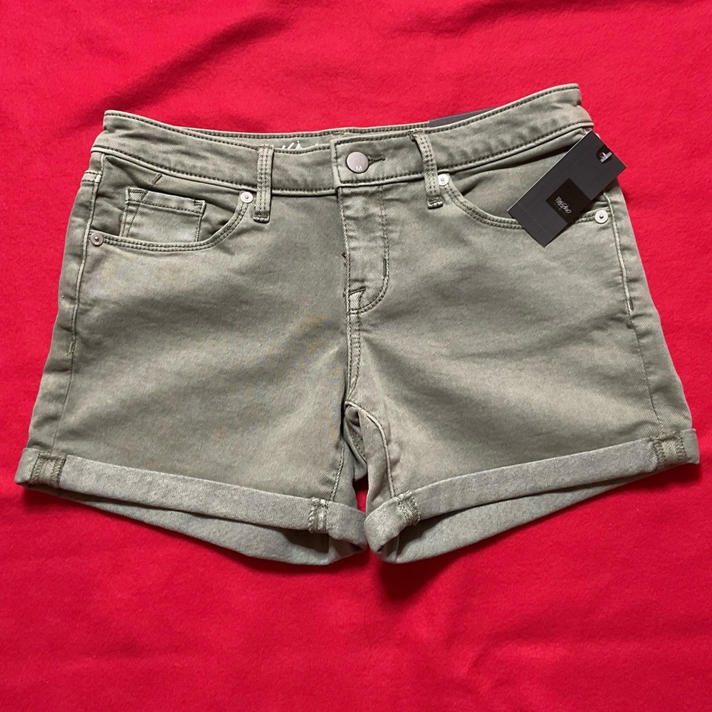 Mossimo Green Mid-Rise Midi Super Stretch Cuffed Shorts - Women’s Size 2 - NWT